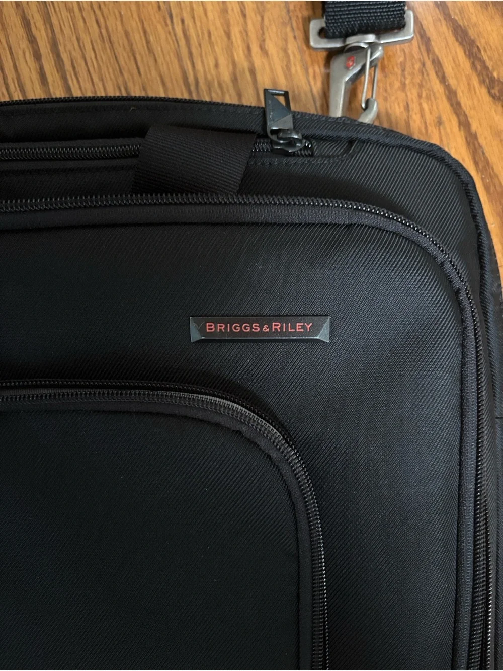 Briggs & Riley Black Laptop Messenger Bag with Adjustable Strap VB 104.4